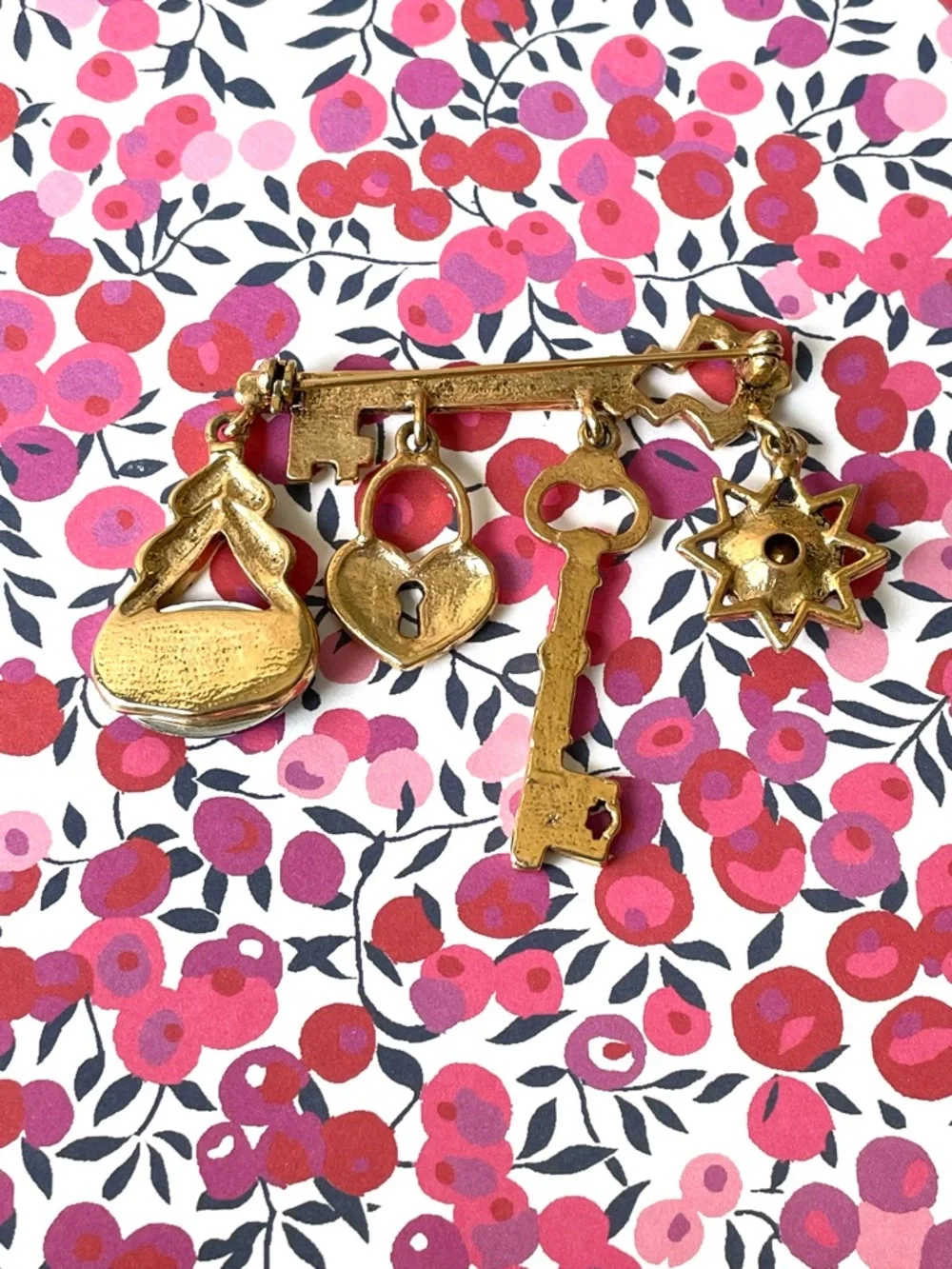 Vintage goldtone skeleton key brooch w/ dangling charms heart lock Victoriana